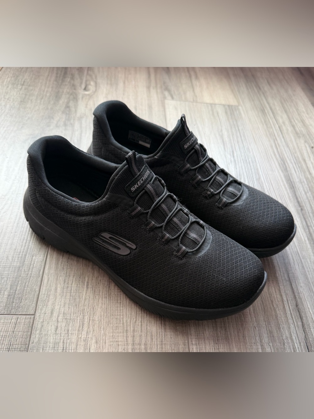 Black Skechers Memory Foam Sneakers (Women’s 8.5)
